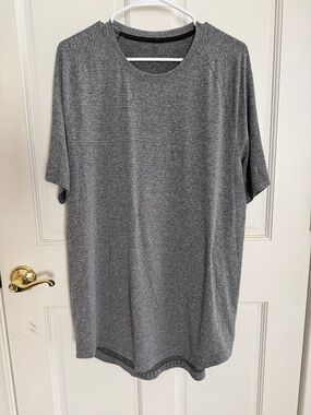 Mens LULU LEMON “Better Everyday” Soft Short Sleeve Striped Grey Tee Size XL